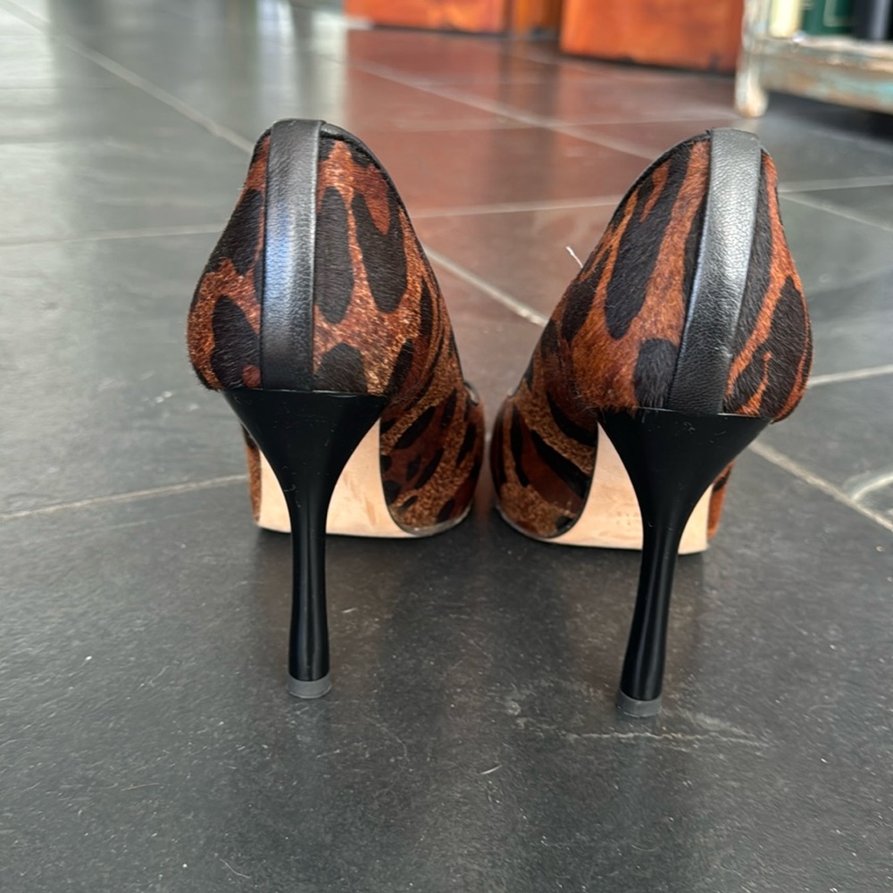 Gorgeous calf hair Stuart Weitzman peep toes! - Picture 3 of 6